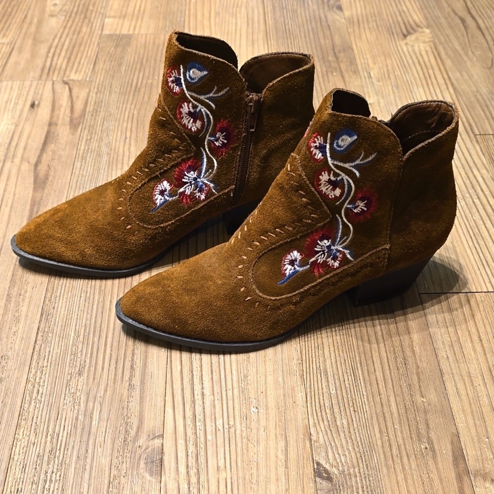 CARLOS Vivian Embroidered Suede Ankle Boots Womens Sz 7.5 Brown Carlos Santana - Picture 2 of 6